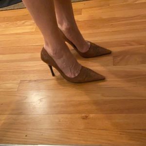 Vintage pointy heel pump